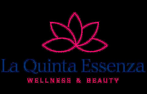 La Quinta Essenza logo con fiore di loto rosa e testo blu e rosa per benessere e bellezza
